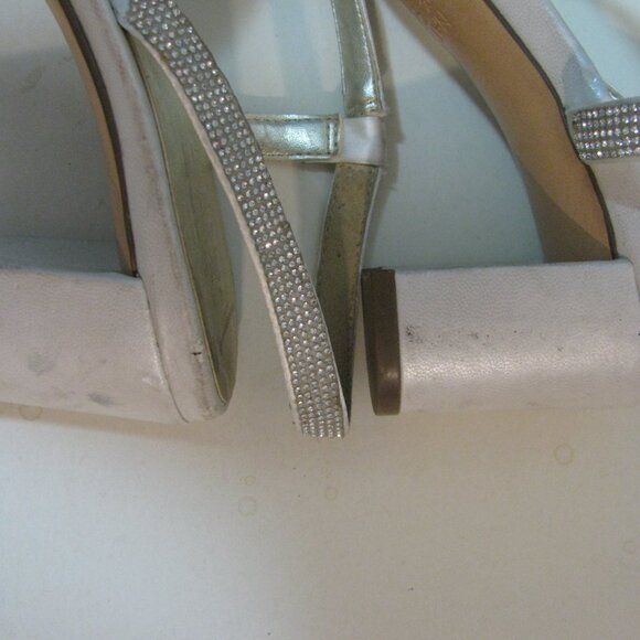* 2/$15 Naturalizer Glitter Silver Sandals Size 8 Good Condition $120 When New - Picture 5 of 9